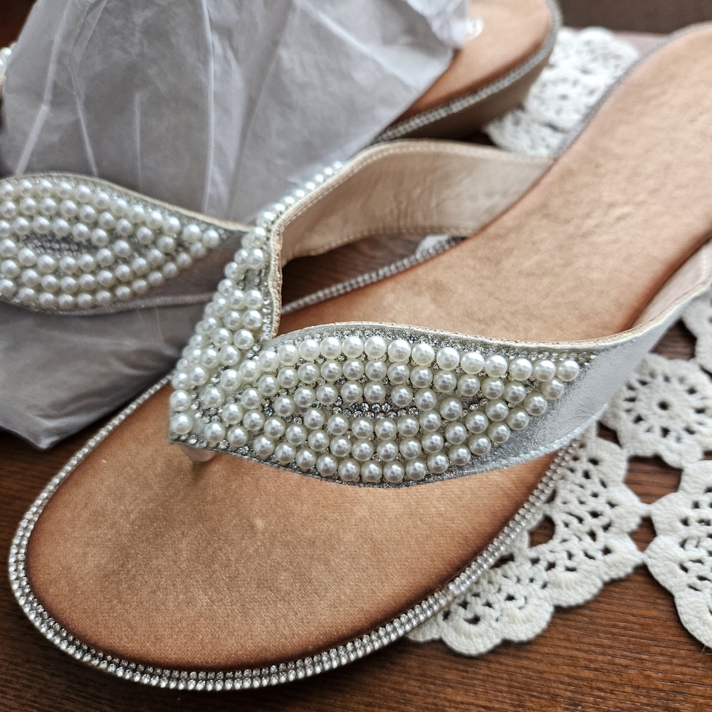 Elegant Pearl-Embellished White Sandals Sz 12 - Picture 4 of 6